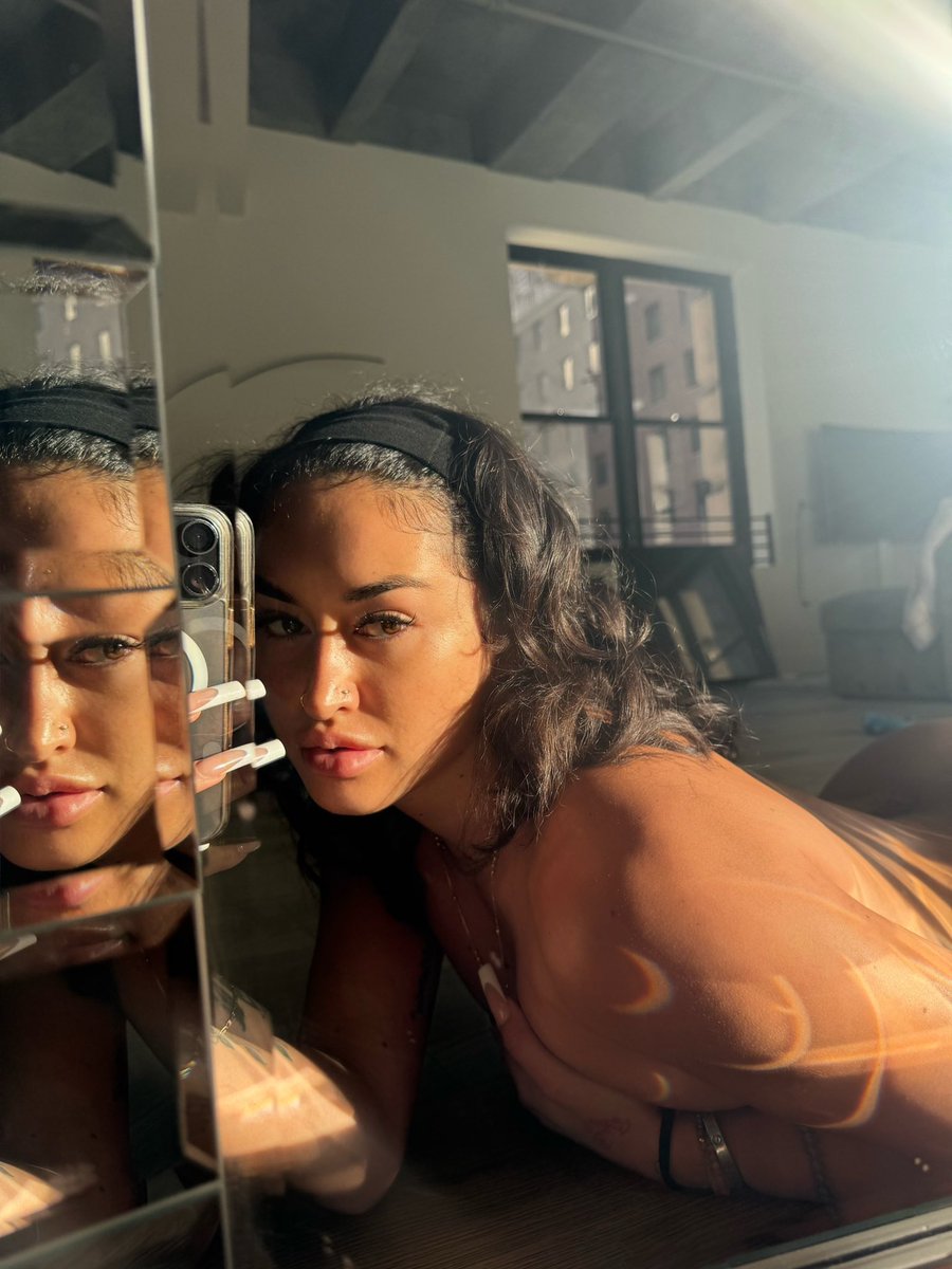 raelynninez's tweet photo. i might crash out cuz u mine - gioo https://t.co/Y0NN8y4spx