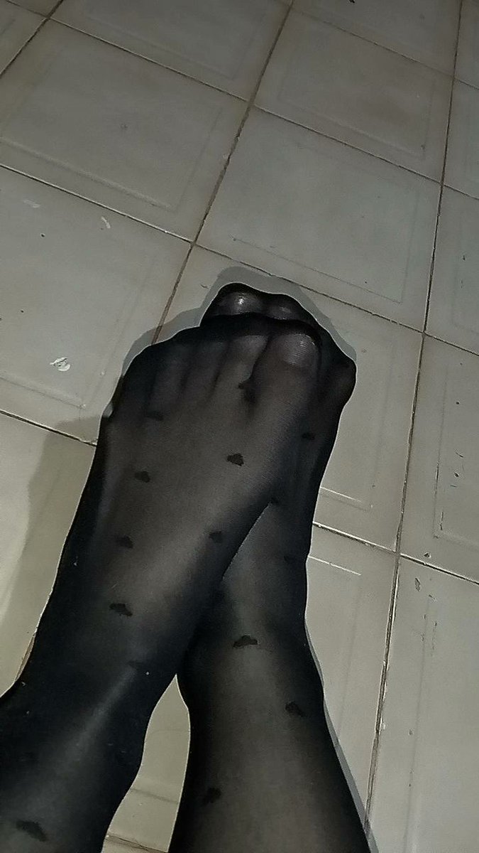 FeEtiSh_62's tweet photo. Me encantan mis nuevas medias! No son lindas? 💗
#pies #modelodepie #feetِ #feetparadise #Feet #feetfinder #footfetısh #foot #medias #CORAZON #HEART https://t.co/tZdbbP1VbZ