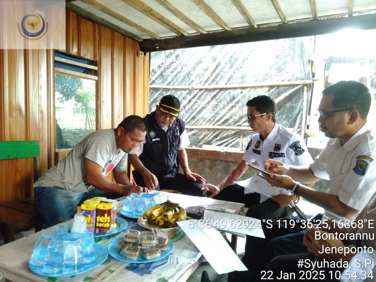 PiSyuhada's tweet photo. Syuhada LuhKKP Jeneponto, Rabu (22/01/2025) di pokdakan Usaha Lestari Kelurahan Bontorannu kecamatan Bangkala Kabupaten Jeneponto, pembinaan tehnik dan monitoring produksi rumput laut Eucheuma Cottonii 950 kg a) Rp. 25.500. #LuhLapor #GiatLuhSatMinkalMaros #BRPBAPPP #BPPSDMKP https://t.co/U1DAl8Sich