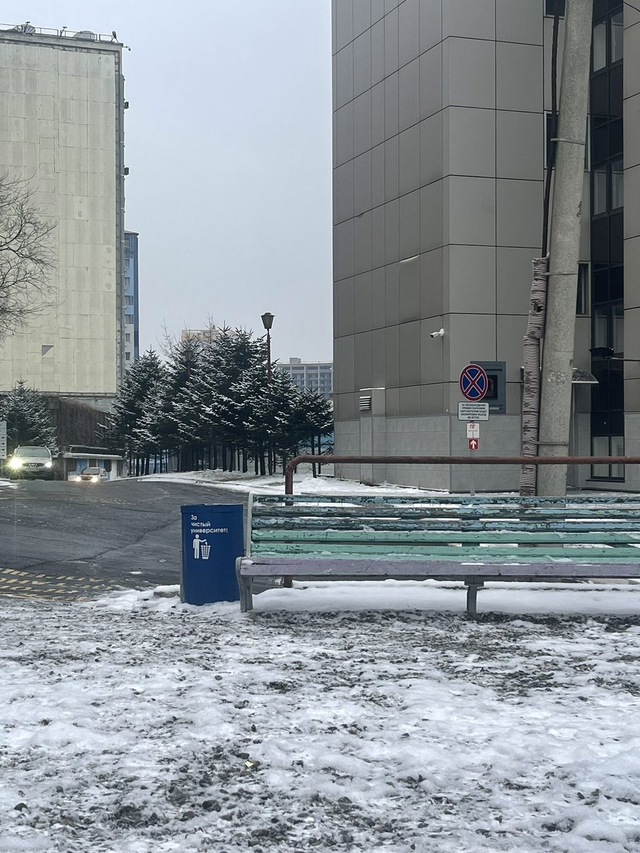 У нас выпал снежок и тепло