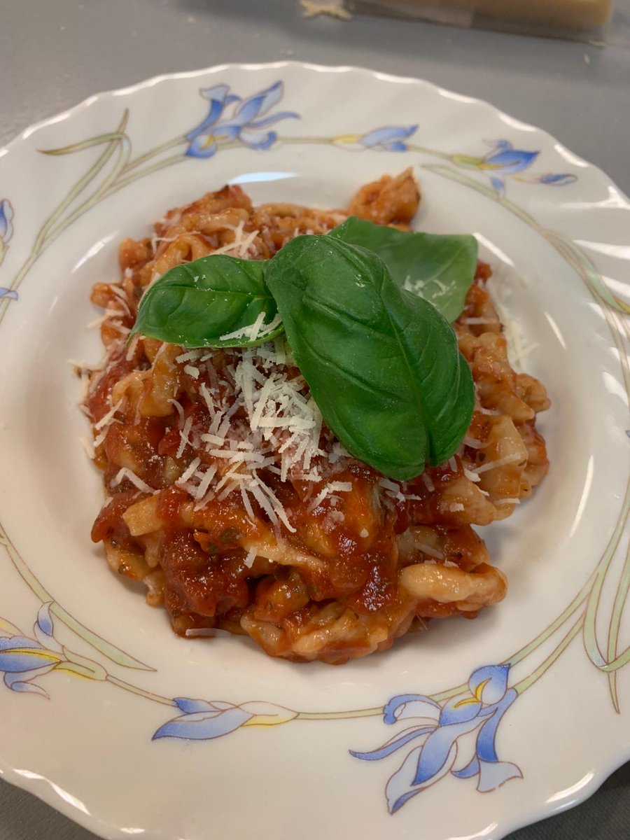 YouthCardiff's tweet image. 🍝 Tagliatelle cartref yn Hyb y Powerhouse! 👩‍🍳✨

Dangosodd pobl ifanc eu sgiliau coginio yn ystod sesiwn tagliatelle hwyl ac ymarferol. Ffordd wych o ddysgu a chreu gyda'i gilydd! 🙌

#CookingSkills #PowerhouseHub #YouthEngagement #HomemadeTagliatelle #FunAndLearning #cardiff