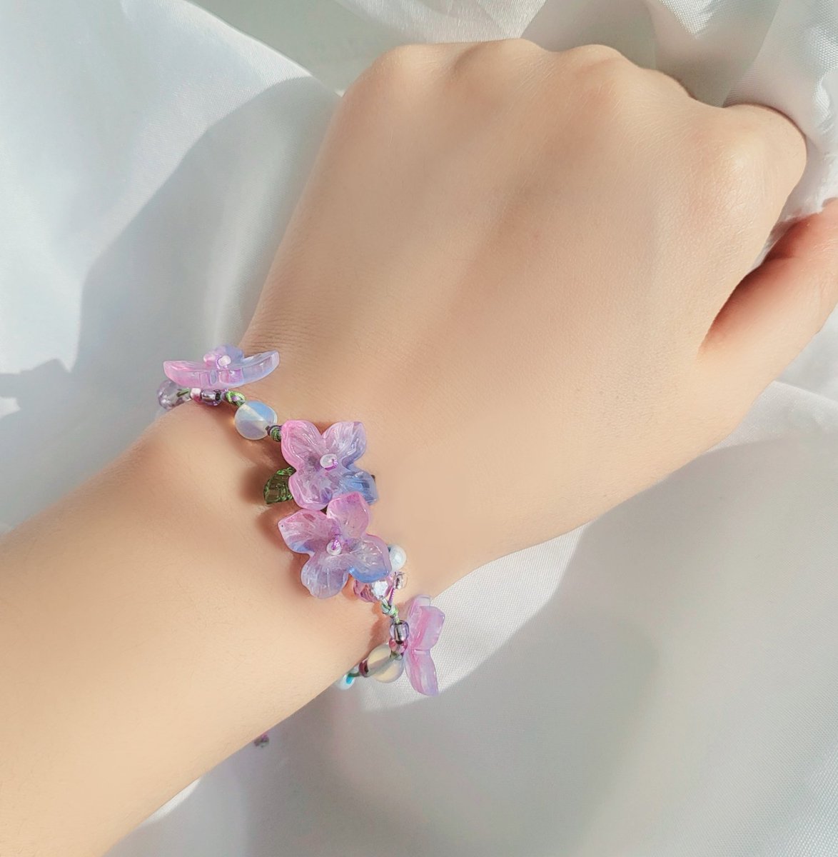 [RT 이벤트❤️]  

길이조정 비즈 디자인을 변경했는데, 이전 디자인 팔찌가 하나 남아있어서 요건 이벤트로 돌려봅니당👀❤️
알티추첨 한 분께 해당 팔찌 보내드려요~ 🩵🩷
(사진을 잘못 올려서 재업로드!)