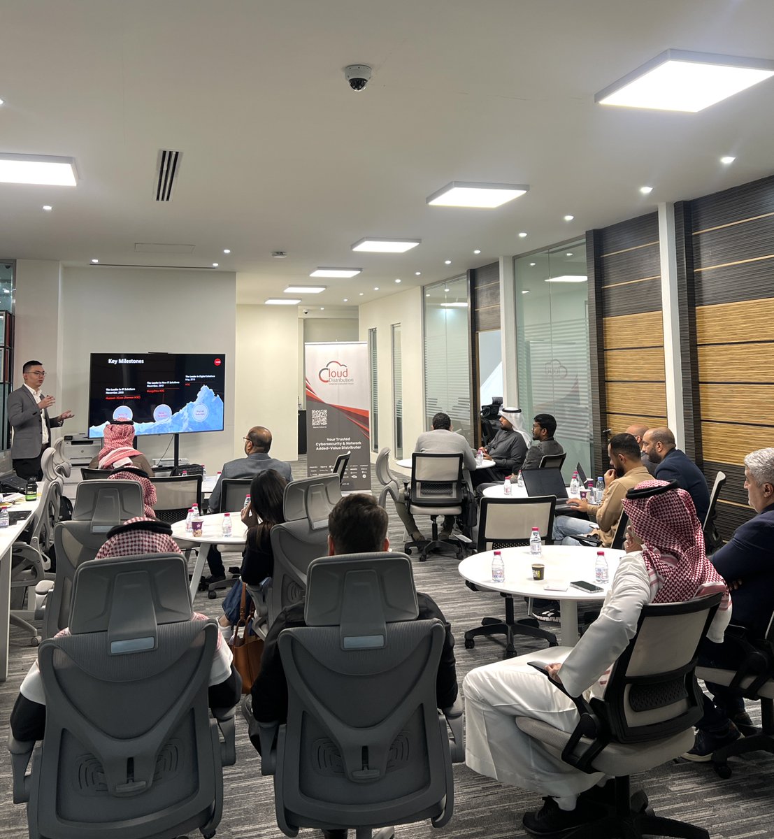 Dcloudksa's tweet photo. اليوم اجتمعنا مع شركائنا لاستعراض حلول @H3CGlobal  @OPTOKON 

شكرًا لكل من شارك! معًا نحو المستقبل🚀.

#شراكة #ابتكار #H3C #Optokon #شبكات #ألياف_بصرية https://t.co/Aq0GwxxIG6
