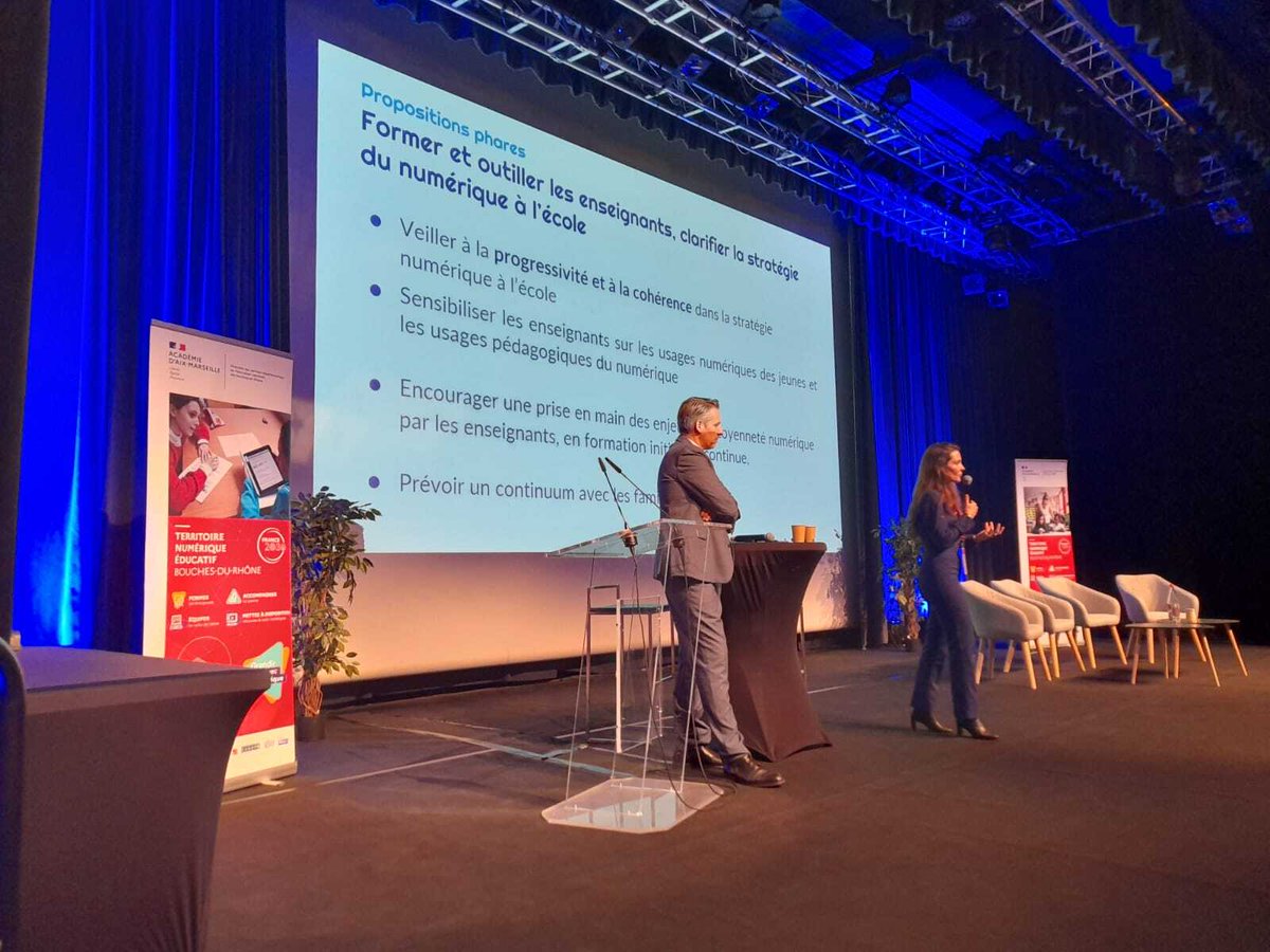 Présentation du rapport "Enfants et écrans, à la recherche du temps perdu" par <a href="/mcmissir/">McMissir</a> et Grégoire Borst lors du séminaire #TNE ce matin, autour de la formation des enseignants sur la stratégie du numérique à l'école et les usages numériques des jeunes 
<a href="/DSDEN13/">DSDEN des Bouches-du-Rhône</a> <a href="/Canope_DTPACA/">Réseau Canopé Provence-Alpes-Côte d'Azur</a>