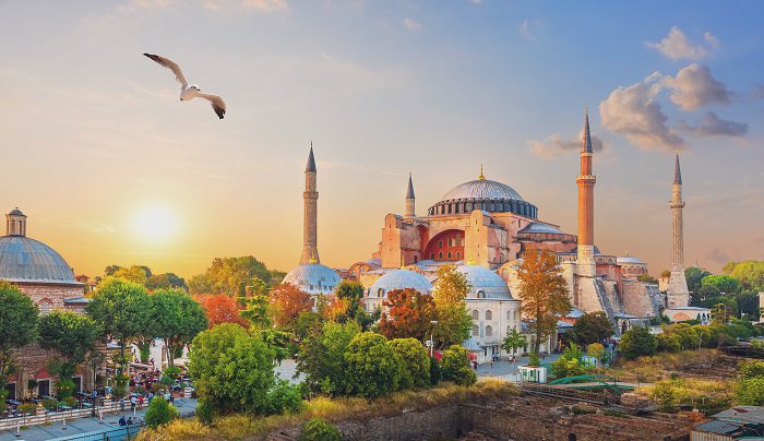 🌙
     “Göklerde ve yerde ne varsa, hepsi Allah’ındır…”