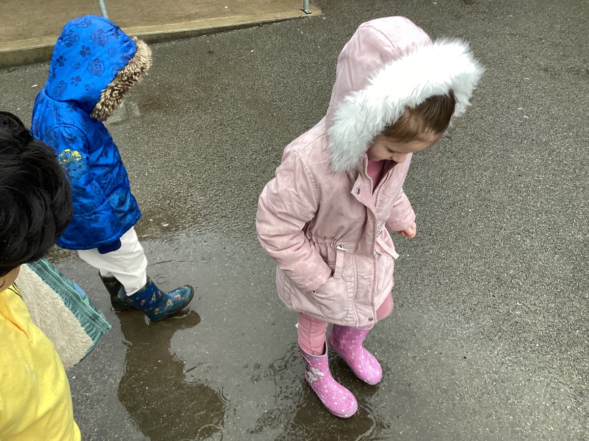 YsgolCC's tweet photo. A very wet welly Wednesday, we went in search of different shapes around our school. We found rectangular doors, square windows and lots of round circle puddles! 💦  🌧️ https://t.co/cQxqWSNo4w