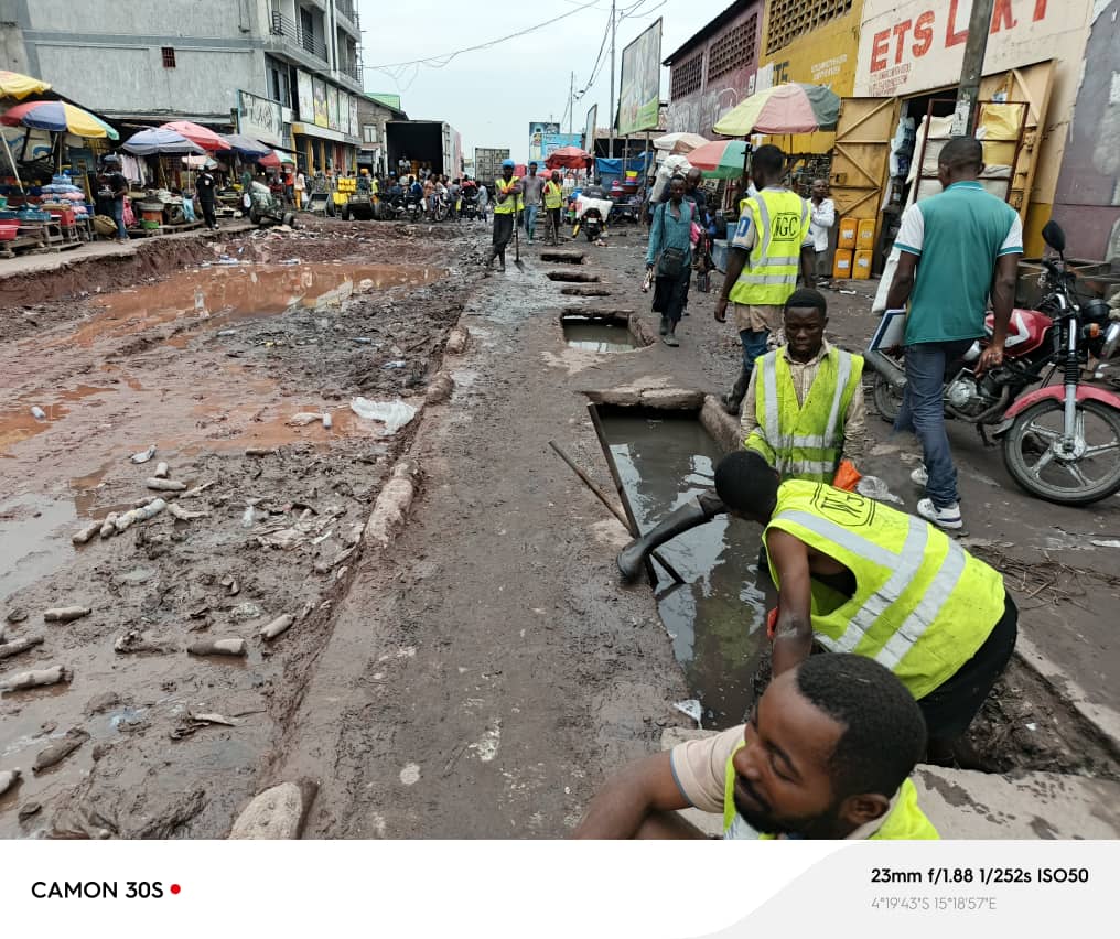 21.01.2025 | Projet de réhabilitation et modernisation de l’avenue Dima :

Tronçon av. Kasavubu - av. du Marché :
- Curage des caniveaux
- ⁠Nettoyage du site