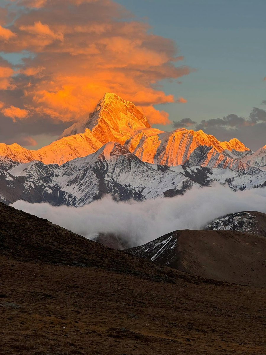 seirath12's tweet photo. 据说看到日照金山的人会幸运一整年⛰️ ​点赞评论互关好运加倍 https://t.co/gMBUfkW8rf