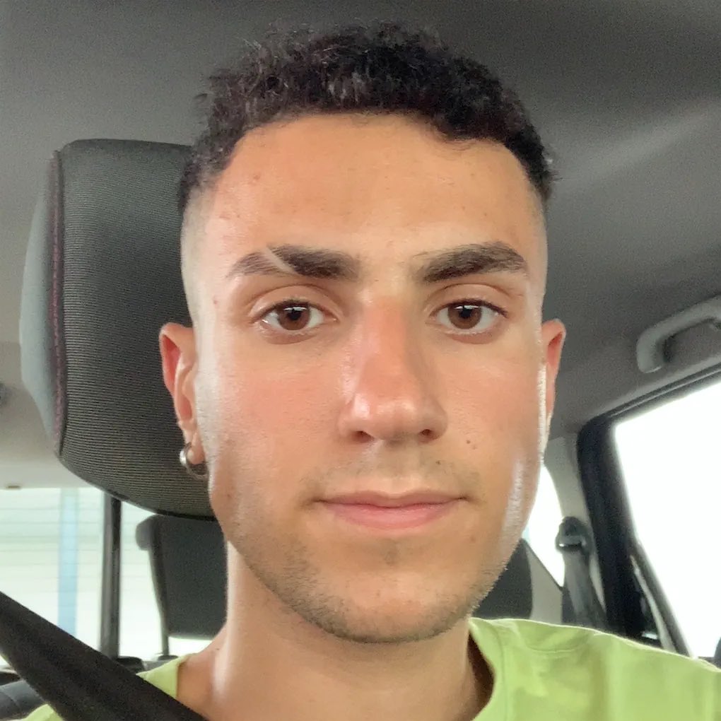 Raphaeloualid's tweet photo. Hello https://t.co/ViDF0lYoyS