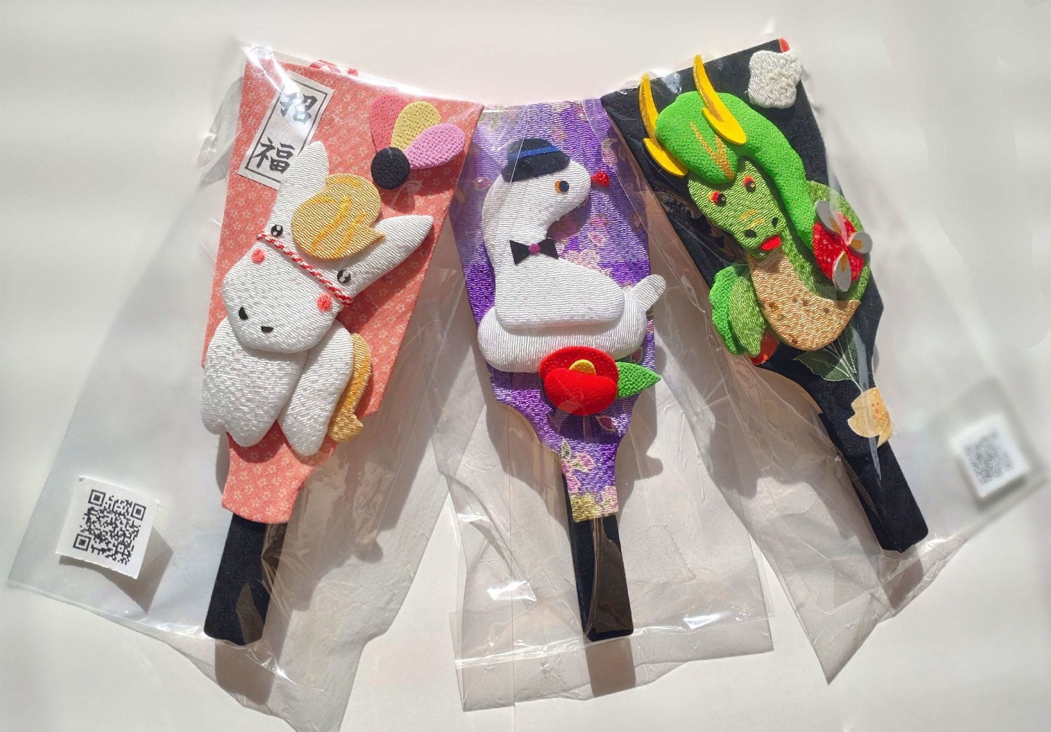 1つ390円〜 E-girls  ガチャ 羽子板ストラップ 光る！らいかちゃんネックストラップ | INACKOBE Online Shop