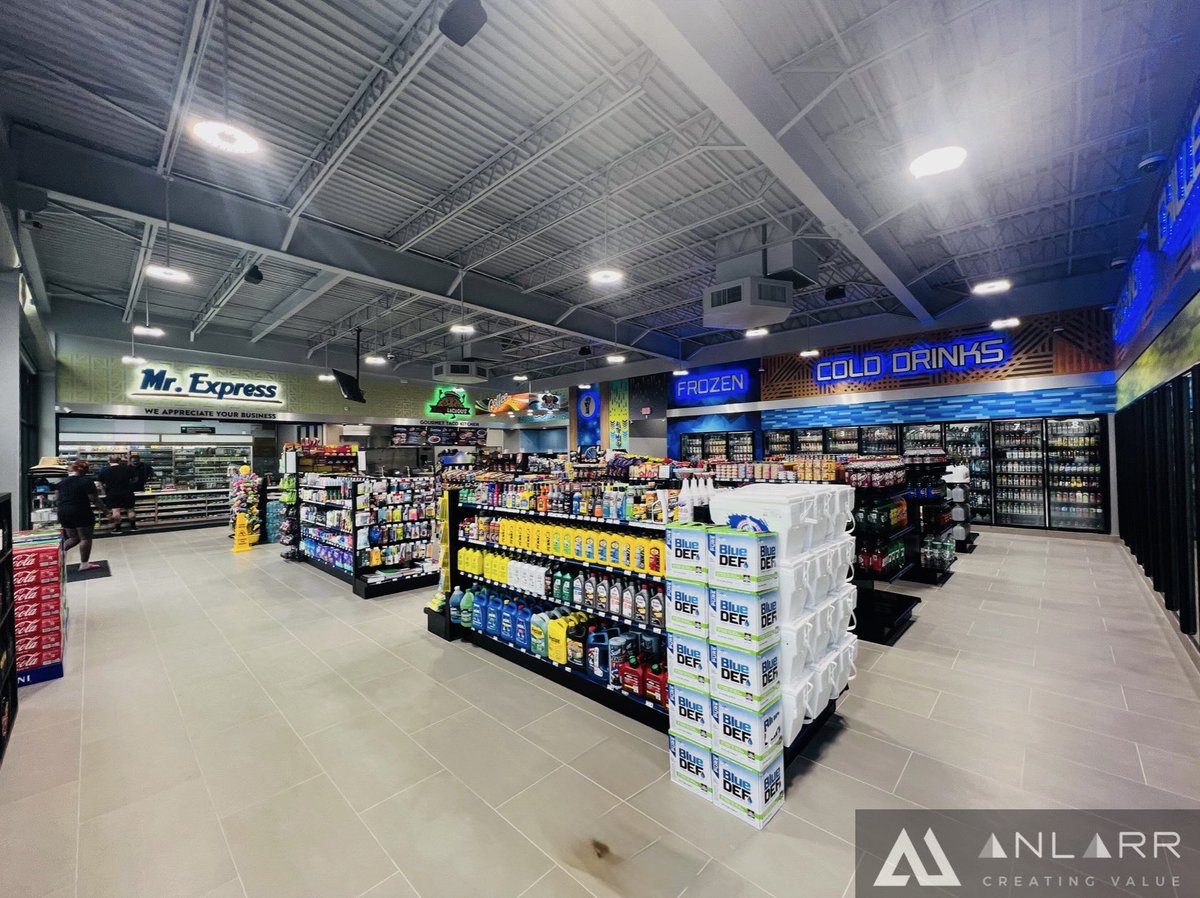 anlarrteam's tweet photo. Successfully completed 11,000 sqft Mr express at North Houston. 
#groundup#newconstruction#cstore https://t.co/tE6AOom6sz