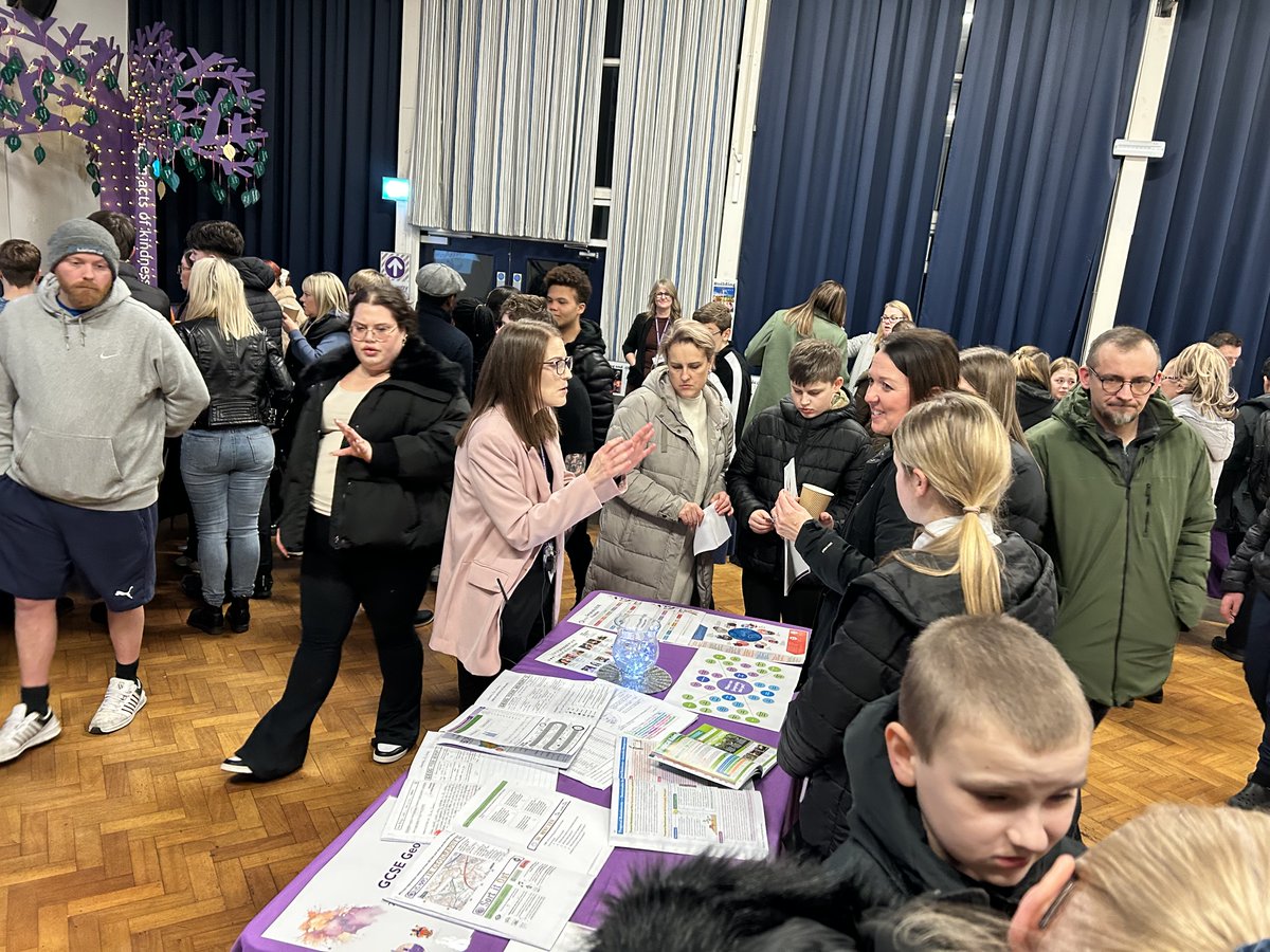 OutwoodFreeston's tweet image. Thanks to all Y9 students and their parents who attended our #IAG event last night! 🙏

So many positive conversations around the #Options process with lots of links to careers, next steps and raising aspirations!! 👏

#GuidedPathways #Community