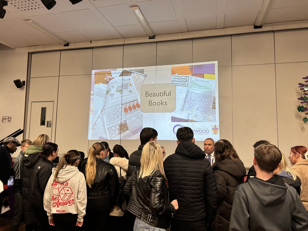 OutwoodFreeston's tweet image. Thanks to all Y9 students and their parents who attended our #IAG event last night! 🙏

So many positive conversations around the #Options process with lots of links to careers, next steps and raising aspirations!! 👏

#GuidedPathways #Community