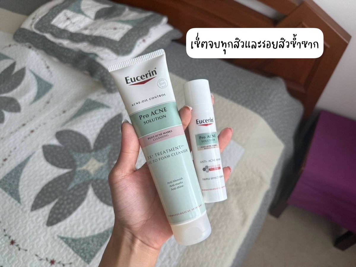 Eucerin เขาไม่ได้มาเล่นๆอีกแล้ววว ช่วงอากาศเย็น หน้าแห้ง สิวบุก ขอป้ายยาตัว Triple Effect Serum เซรั่มที่จะช่วยจบทุกสิวและรอยสิวซ้ำซาก ใช้คู่กับ Gel to Foam Cleanser (ใช้มาปีกว่าแล้ว ชอบมากกก)​ บอกเลยว่าจึ้ง เห็นผลตั้งแต่แรกที่ใช้ สิวแห้งไว สิวลดลง รอยแดงจากสิวก็ค่อยๆหายไปด้วย ที่สำคัญมีสารสำคัญที่แพทย์ผิวหนังแนะนำในการรักษาสิว ทั้ง Salicylic Acid ลดสิวลดการอุดตัน และ Thiamidol® ที่ลดรอยสิวตั้งแต่ต้นตอ รู้งี้ใช้คู่กันมานานแล้วววว