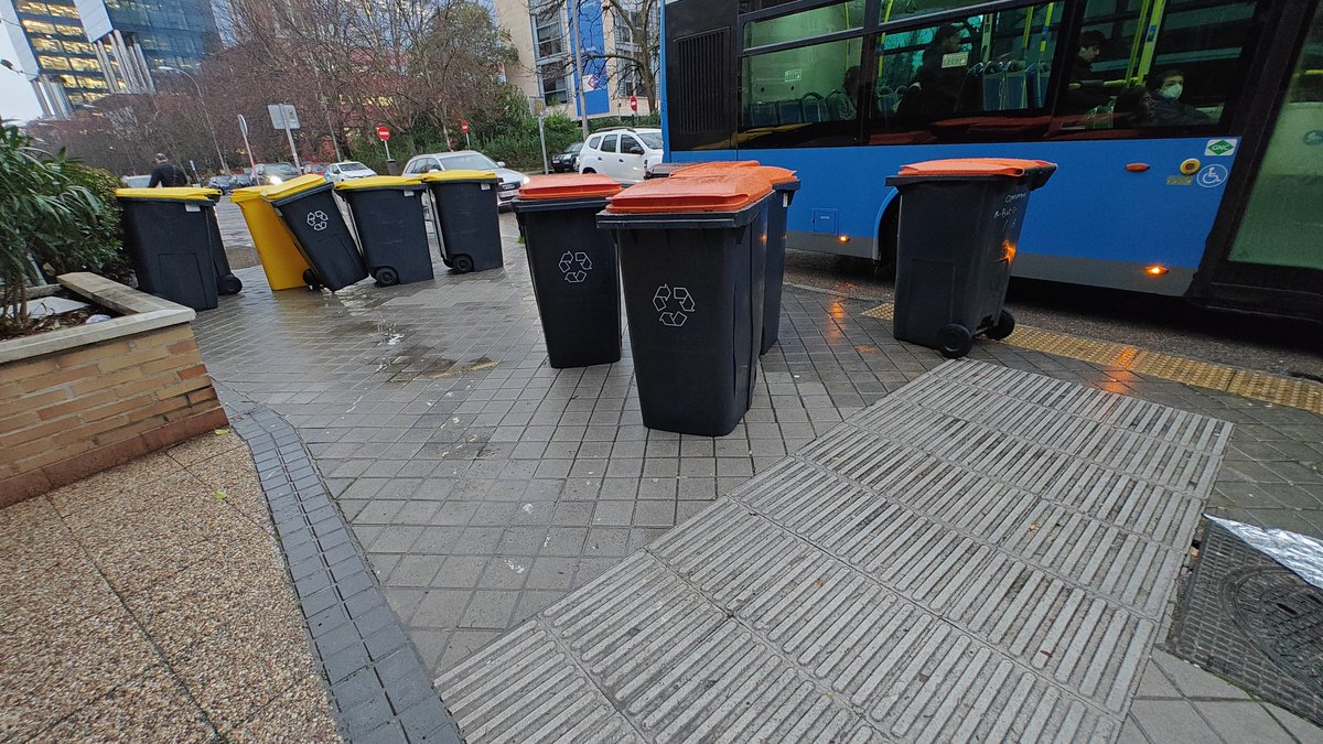 Hola <a href="/Lineamadrid/">Línea Madrid</a> ¿Cómo se permite esto? A avenida de Burgos 14