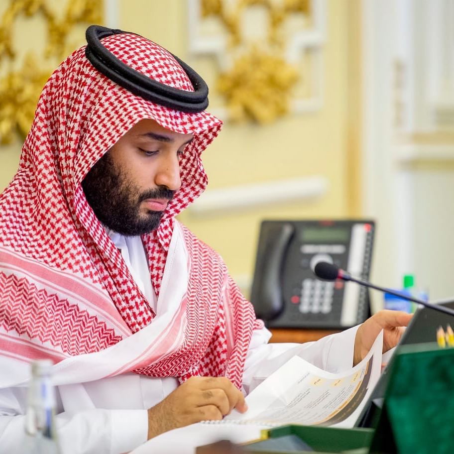 HRHMBNSALMAAN's tweet photo. نحنُ في بيوتنا آمنين مطمئنون، وهو منشغل حاليًا بالأوضاع الصحية والأوضاع الاقتصادية والسياسية والأمنية.. يتابع كل شاردة وواردة، يوجه، يسأل، يتابع، يعمل من اجل الوطن و المواطن 24 ساعة دون ملل أو كلل.
أذكروه بدعوة سمو ولي العهد الأمير #محمد_بن_سلمان . 🇸🇦🤍 https://t.co/3mJ8Pqh540