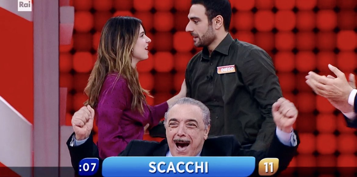 inDEwetrust's tweet photo. Ma vi prego! Quando si sciolgono dall’abbraccio, non solo Diego si perde negli occhi di Giulia, ma le accarezza tutto il braccio e per un attimo le prende la mano. Per un momento, si erano dimenticati di tutto.🥹🫠❤️#mezzanottini https://t.co/JLFbNPgxzh