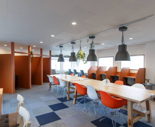OFFICE_PASS's tweet photo. ＼NIKKEI OFFICE PASS Magazine続々更新中！／
NIKKEI OFFICE PASS Magazineでは、事務局メンバーが実際にオフィスに訪問した様子を詳しくレポしています👀

オフィス選びの参考に、ぜひご一読ください！✨

今週のPICK UP↓↓
「【中野駅南口徒歩3分！】 中野で人気の次世代型コワーキングスペース Next DESKをご紹介！」  
https://t.co/V9IknuDSKQ