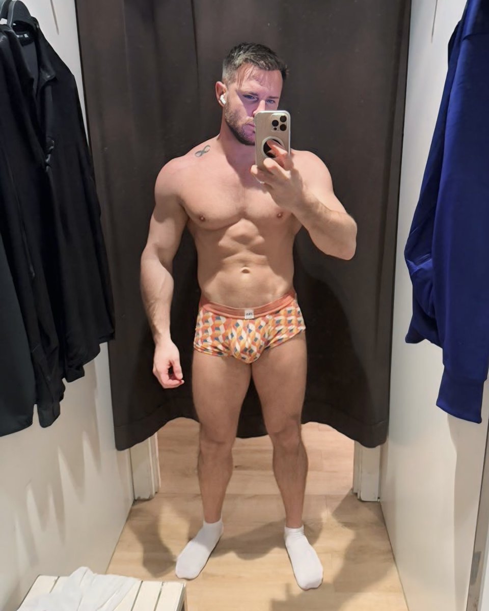 expose_twittos's tweet photo. 👤 𝙋𝙎𝙀𝙐𝘿𝙊 : @jeremsmt 
🔞 𝘼𝙂𝙀 : 34 ans
💥 𝙋𝘼𝙍𝙏𝙄𝘾𝙐𝙇𝘼𝙍𝙄𝙏𝙀 : Sexy, musclé, et doté d’un énorme paquet, ce bel apollon se lance sur X et compte sur vous pour lui donner un max de force afin de le motiver à vous en dévoiler encore plus … car ça vaut le détour !
♻️ 𝙍𝙏 pour l’afficher et le faire connaître