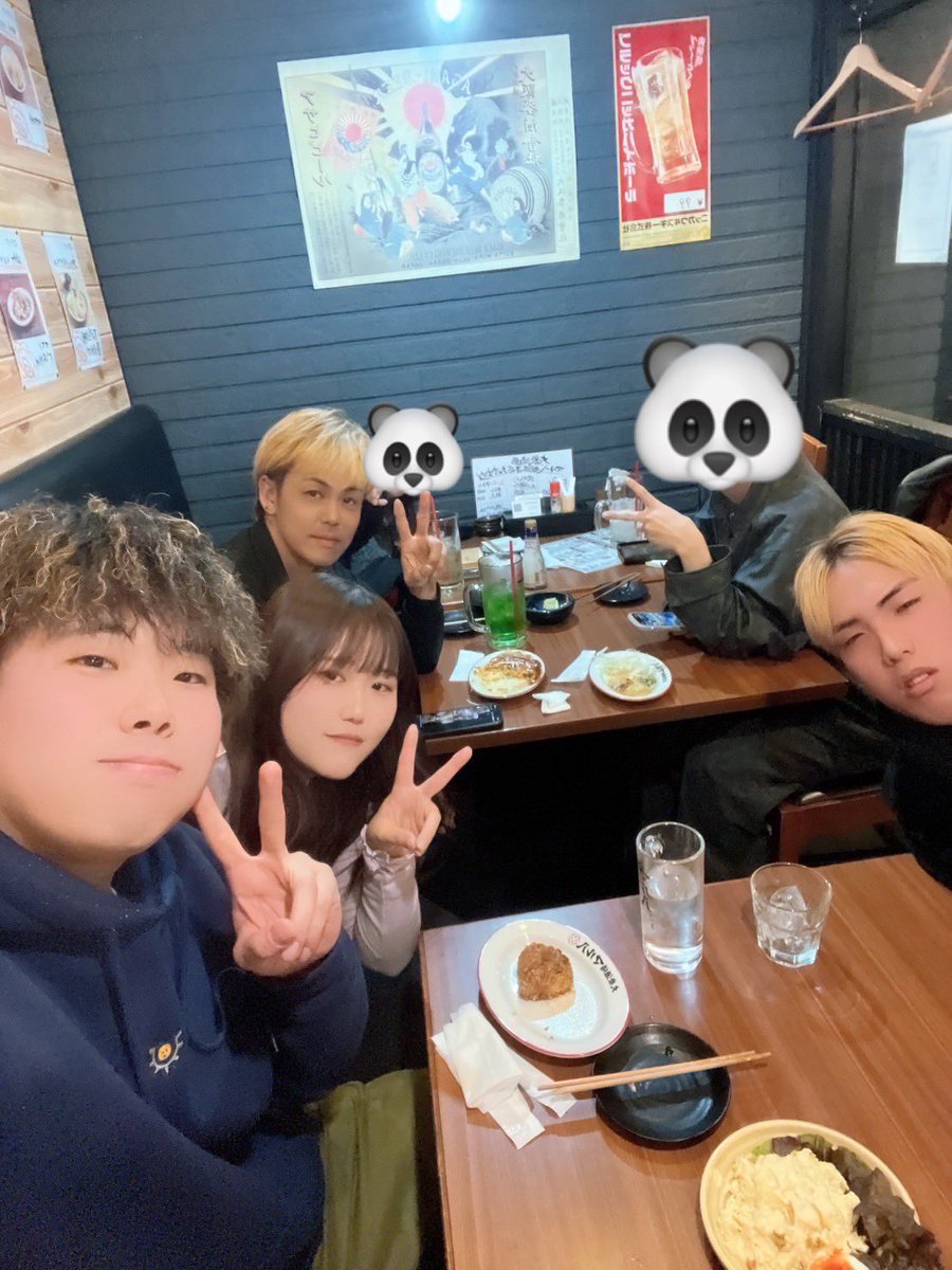 _kurichan2's tweet photo. 今日で大阪の旅が終わった！1日目は姫路で観光して夜はゆあも合流してみんなでご飯食べたり話したりして楽しかった✨️ゆあクッキーありがと！
2日目はみんなで大阪観光！去年も大阪いったけどあんまり観光出来んかったけど
今回はゆっくりみんなで観光出来てほんとに楽しかったまた絶対遊びに行く🐼🐼 https://t.co/owQwYzx2At
