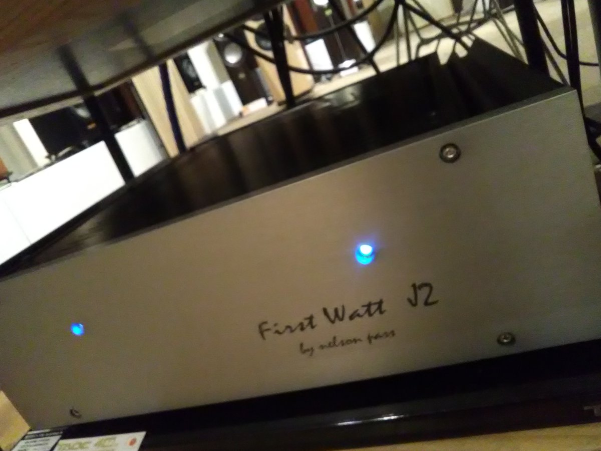 oku_papa's tweet photo. FirstWattのパワーアンプ"J2"(税込定価¥528,000)
chrome-extension://efaidnbmnnnibpcajpcglclefindmkaj/https://t.co/UhbGmW3g1H
試聴。無骨なスタイルとは裏腹に、軽やかに吹き抜ける爽やかな風が鼻腔をくすぐるような心地よさです
#audio #オーディオ #シマムセン #大阪日本橋 #FirstWatt #試聴 https://t.co/llNrFUNyTd