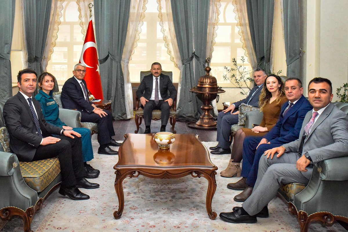 Valimiz Sayın Tahir Şahin, Dünya Gümrük Günü münasebetiyle GAP Gümrük ve Dış Ticaret Bölge Müdürü Sayın Mehmet Tuncay Bayraktar ve beraberindeki heyeti kabul etti.

#Kilis