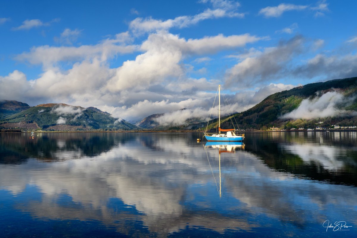 I had to go to Dunoon today and I headed up to Puck’s Glen to take some pics and walk the dogs. On the way this boat moored on Holy Loch with those stunning clouds for a backdrop caught my eye.