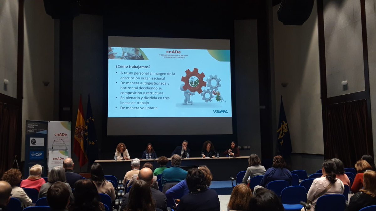 📢 ¡Arranca la II jornada del #IVcnADe! 
Comenzamos en el Auditorio con la Comunidad de prácticas VALORA 🗂️
Novedades:
✅ Repositorio actualizado con objetos digitales asociados.
✅ Propuesta de valores.
✅ Formulario auto rellenable para estudios de identificación y valoración.