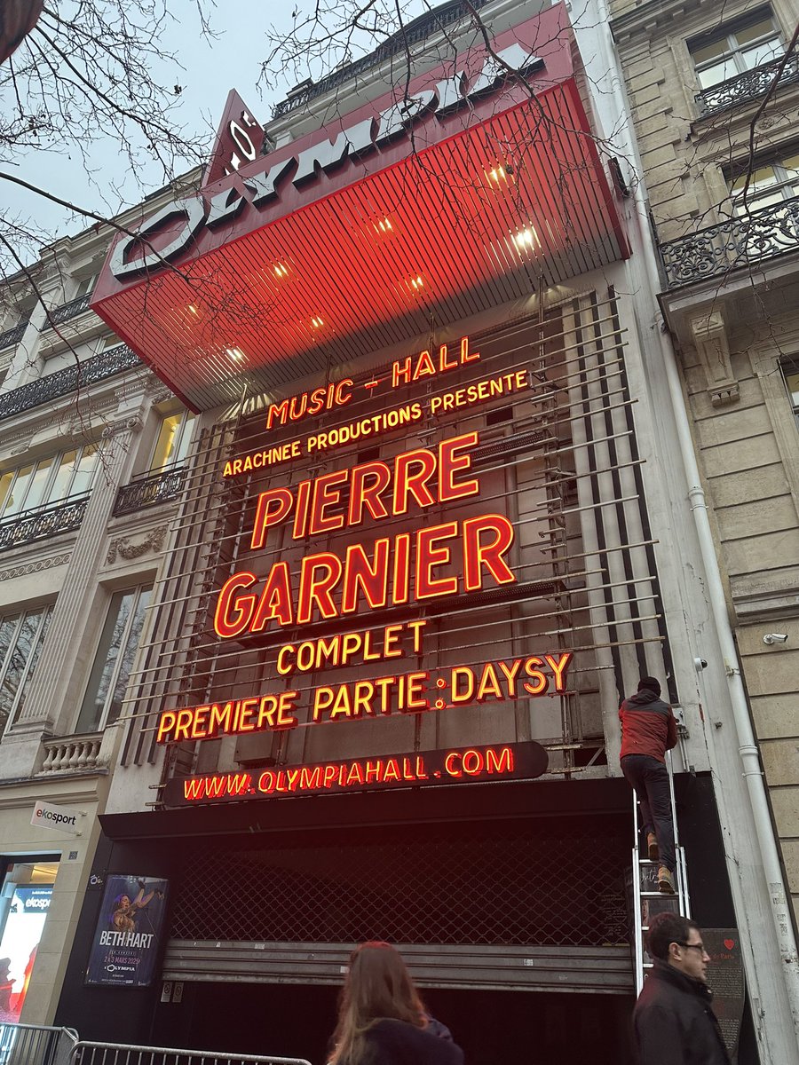 helesobsessed's tweet image. c'est beaucoup trop beau