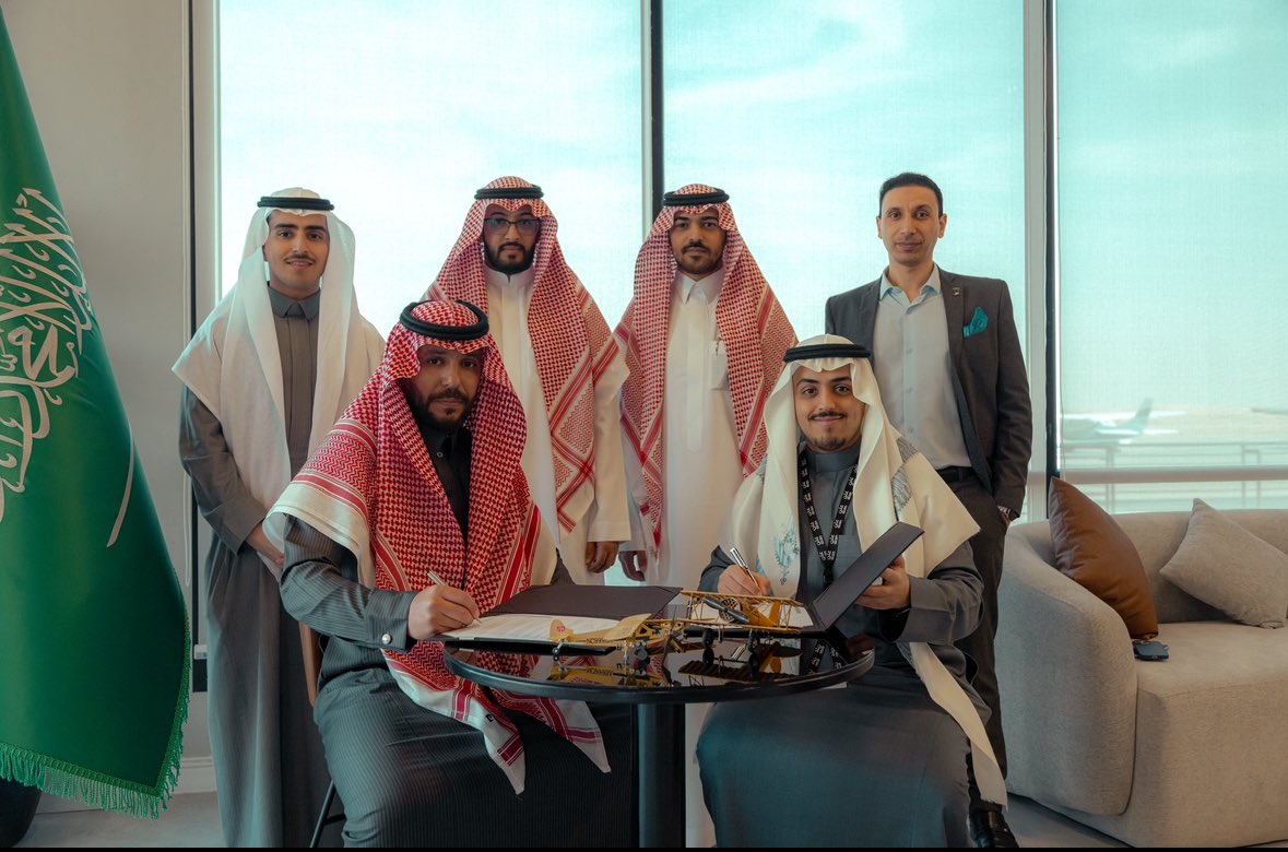 Alan_Saudi's tweet photo. قلنا علن في كل مكان، واليوم نعلنها!
إعلانك يلف الرياض .. طيران 🚁

من خلال خدمتنا للإعلانات الطائرة، نضمن لك رسالتك تكون #في_كل_مكان 
بواسطة لافتات ضخمة تطير في سماء الرياض ، وتلفت الأنظار من كل زاوية، عشان توصل لجمهورك بطريقة مبتكرة وفعّالة

#علن_ارض_وجو https://t.co/BgDBMhXcoE