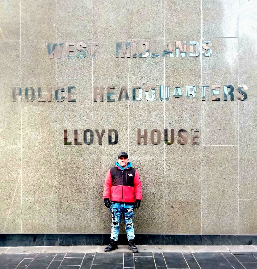 SUITeam's tweet photo. On Tuesday, SUIT volunteers Chris &amp; Warren had a special trip out to @WMPolice headquarters Lloyd House, #Birmingham (the other side of the wall!) 👏🏼👇🏼 https://t.co/tpOstJJJ7J
