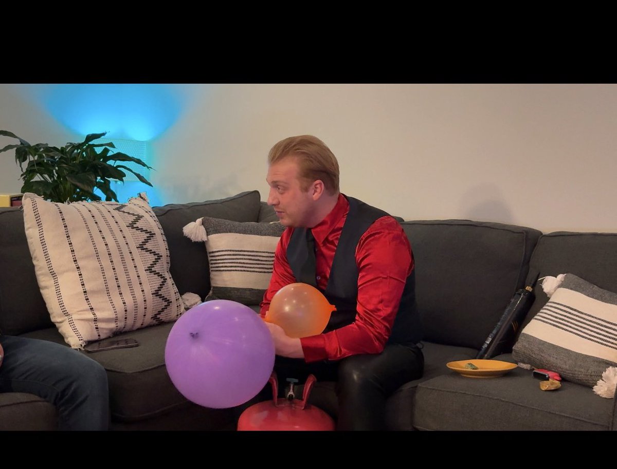 shine_satin's tweet photo. Me just messing around with my friend sucking helium in my red satin shirt and black satin tie!
Never too old for fun! 
DM for video lol

#Shiny #Satin #Shinysuit #Shinyshirt #Satinshirt #HighCollar #HighCollarShirt #StiffCollar #Shinyman #Satinman #Satinshirtformen #Shinyfetish https://t.co/tmVs5PgilL