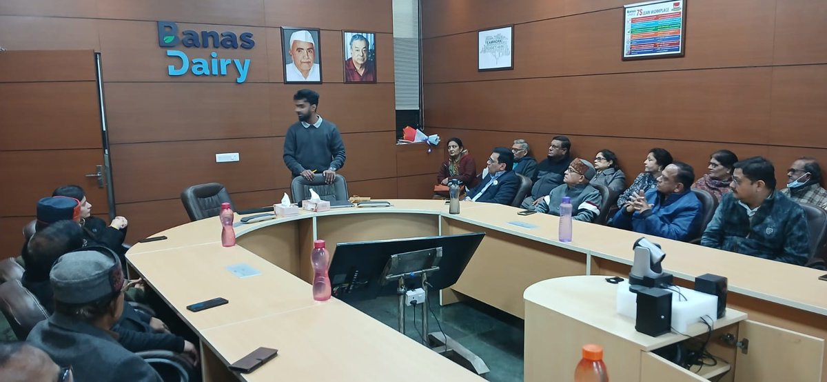 LucknowManagem3's tweet photo. Lucknow Management Association had the wonderful opportunity to visit the Amul Banas Dairy Plant, where members gained an in-depth understanding of dairy production.
We were guided by Mr. Venkatesh Rajan, Human Resource Manager at Amul, who took us through the entire plant. https://t.co/ZW6Ka4A5jQ