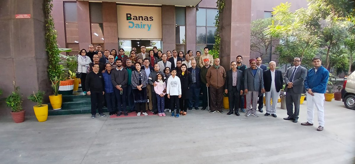 LucknowManagem3's tweet photo. Lucknow Management Association had the wonderful opportunity to visit the Amul Banas Dairy Plant, where members gained an in-depth understanding of dairy production.
We were guided by Mr. Venkatesh Rajan, Human Resource Manager at Amul, who took us through the entire plant. https://t.co/ZW6Ka4A5jQ