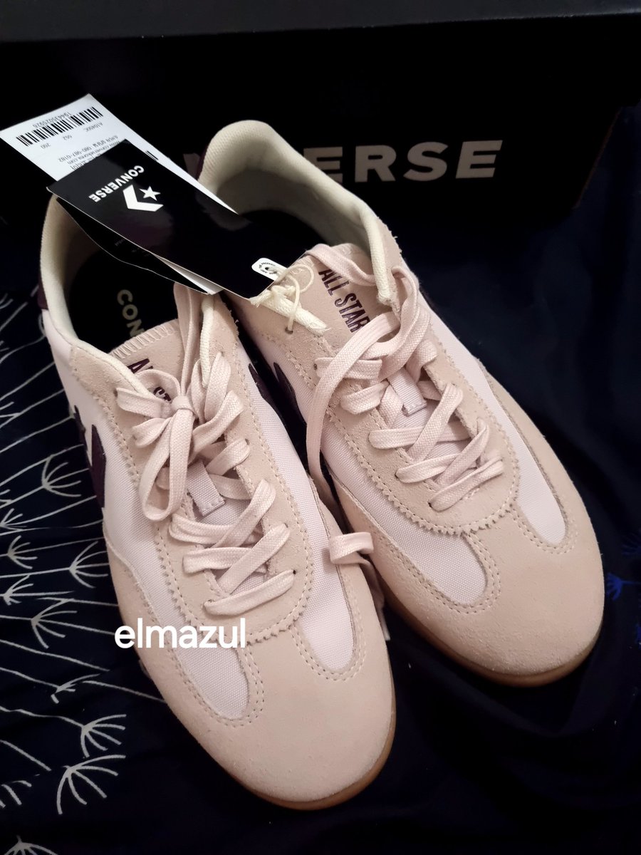 elmazul's tweet photo. Jual sepatu converse run star trainer blush hush. Warnanya cantik bgt kombinasi baby pink sama maroon. Warna ini udah sold di indonesia. Aku jastip di korea. Masih baru belom dipakai samsek. Jual krn kegedean.

Ukuran 41 fit to 40 soalnya ramping modelnya. Harga 1,8jt aja guys. https://t.co/oRUsc7Ze7V