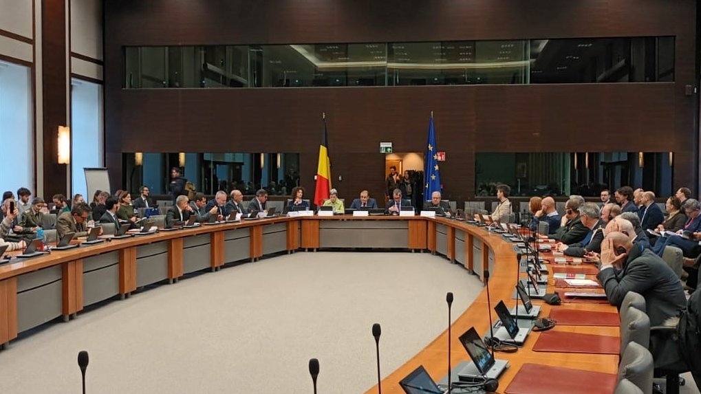 ieee_es's tweet image. #ActividadesIEEE #CulturadeDefensa 
📙🇪🇺 ¿Hacía dónde va la Política Común de Seguridad y Defensa #PCSD de la #UE?

Ayer, en la sede del @EgmontInstitute en Bruselas  presentamos el Cuaderno de Estrategia 228-B del @ieee_es “Política Común de Seguridad y Defensa (PCSD) de la UE.