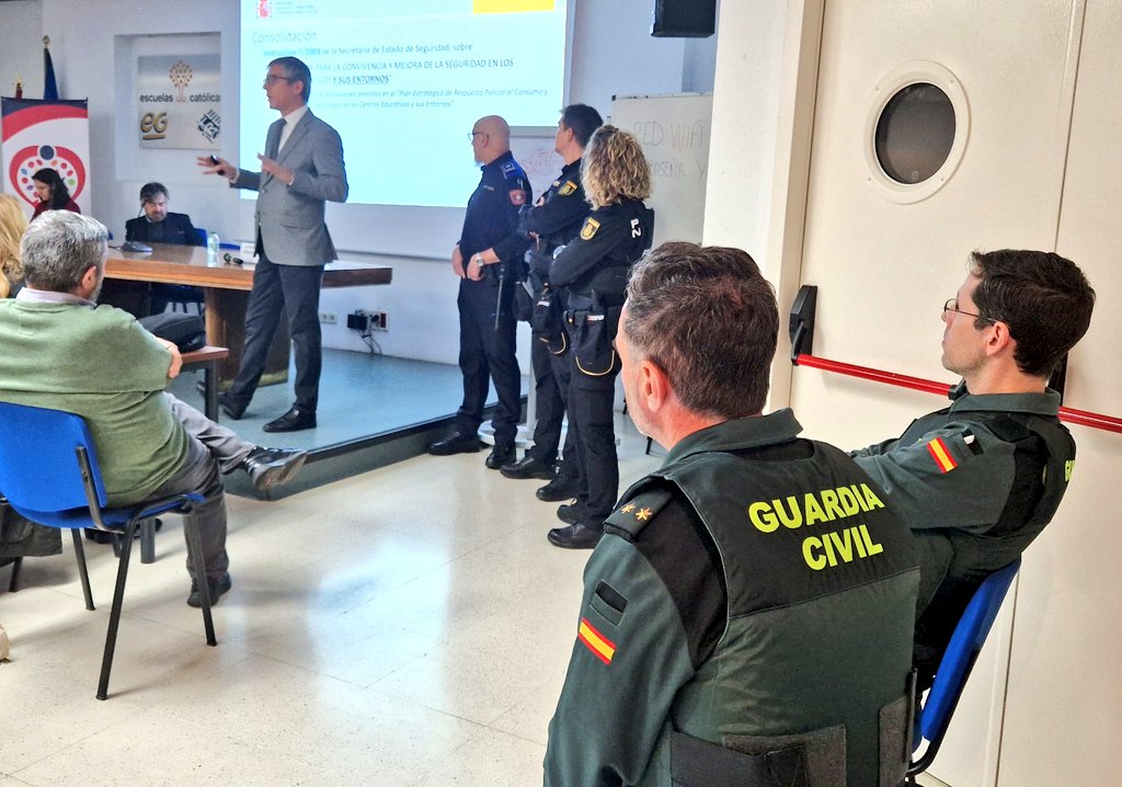 Graciela G.Oyarzabal 🧡 (@gracielaecm) on Twitter photo "El cuidado y bienestar forma parte de la identidad de los centros <a href="/ecatolicmadrid/">Escuelas Católicas Madrid</a>" bajo el lema "Faros que nos orientan" comienza el II Encuentro de coordinadores de <a href="/ConvivenciaEcm/">ConvivenciaECM</a>. Gracias <a href="/policia/">Policía Nacional</a> <a href="/policiademadrid/">Policía Municipal de Madrid</a> <a href="/guardiacivil/">Guardia Civil</a> que hoy nos orientan sobre el #PlanDirector "El cuidado y bienestar forma parte de la identidad de los centros <a href="/ecatolicmadrid/">Escuelas Católicas Madrid</a>" bajo el lema "Faros que nos orientan" comienza el II Encuentro de coordinadores de <a href="/ConvivenciaEcm/">ConvivenciaECM</a>. Gracias <a href="/policia/">Policía Nacional</a> <a href="/policiademadrid/">Policía Municipal de Madrid</a> <a href="/guardiacivil/">Guardia Civil</a> que hoy nos orientan sobre el #PlanDirector