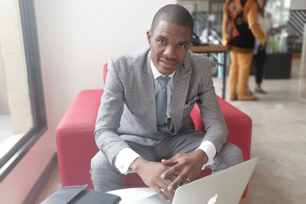 WeAreTechAfrica's tweet photo. Hugues Cédric Ngbwa facilite les échanges de compétences entre Camerounais https://t.co/qMDECJEDqm https://t.co/NzHD7K86Il
