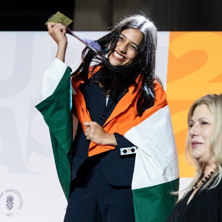 OnTheQueenside's tweet image. Congrats to the 2024 co-Junior of the Year: Divya Deshmukh!! 🥳🎉👏

Divya won the World Junior Championship, the Sharjah Challengers, and Olympiad double gold, while also crossing 2500 and nearly making her 1st GM norm in GRENKE Open!

📷: M Emelianova
#chess #ChessYearAwards