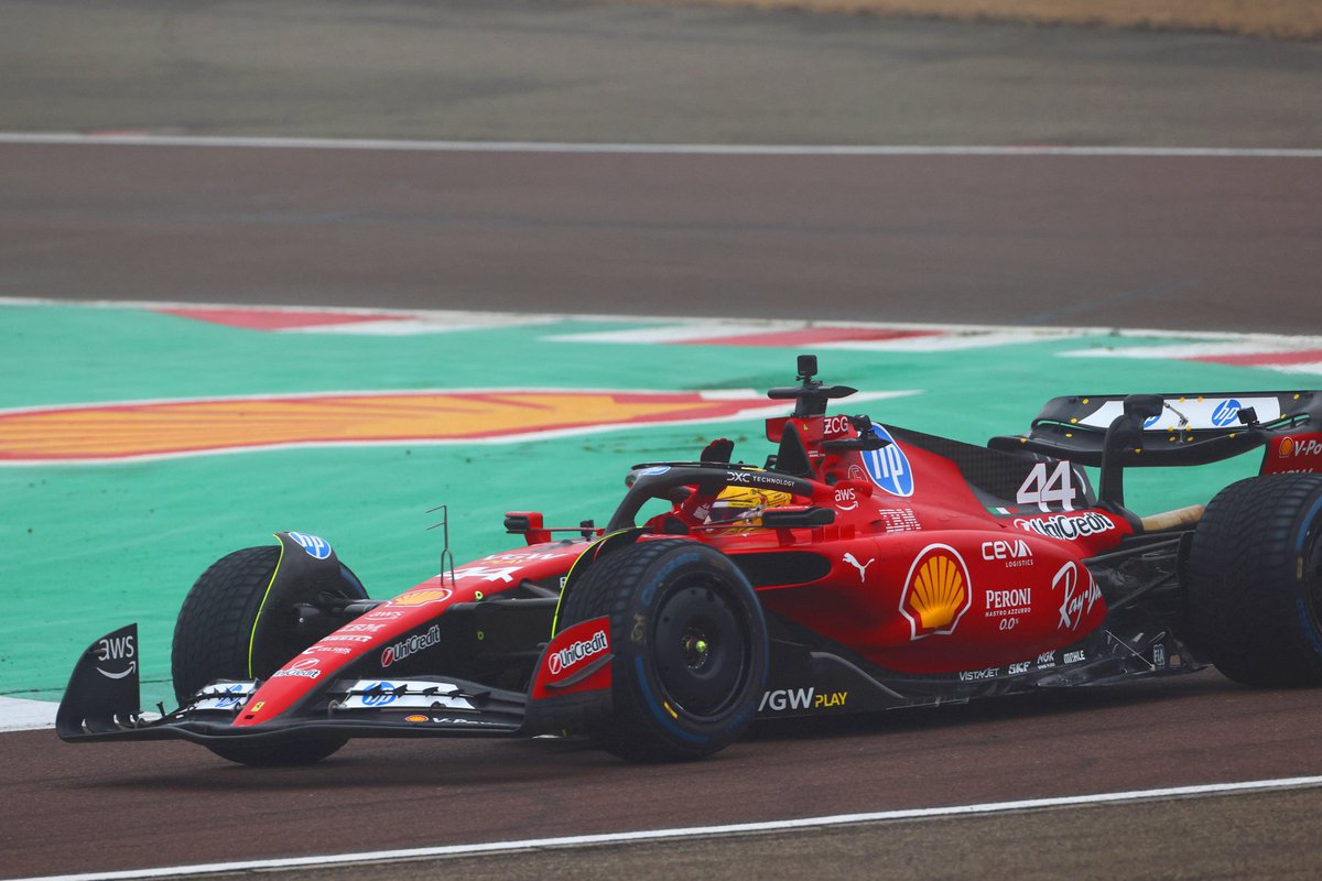 FerrariF1FRA's tweet photo. 🔴 Lewis Hamilton. 44. Ferrari. Un moment d'histoire s'écrit déjà à Fiorano.

(📸 @wearetherace) https://t.co/WDZodOWMpC