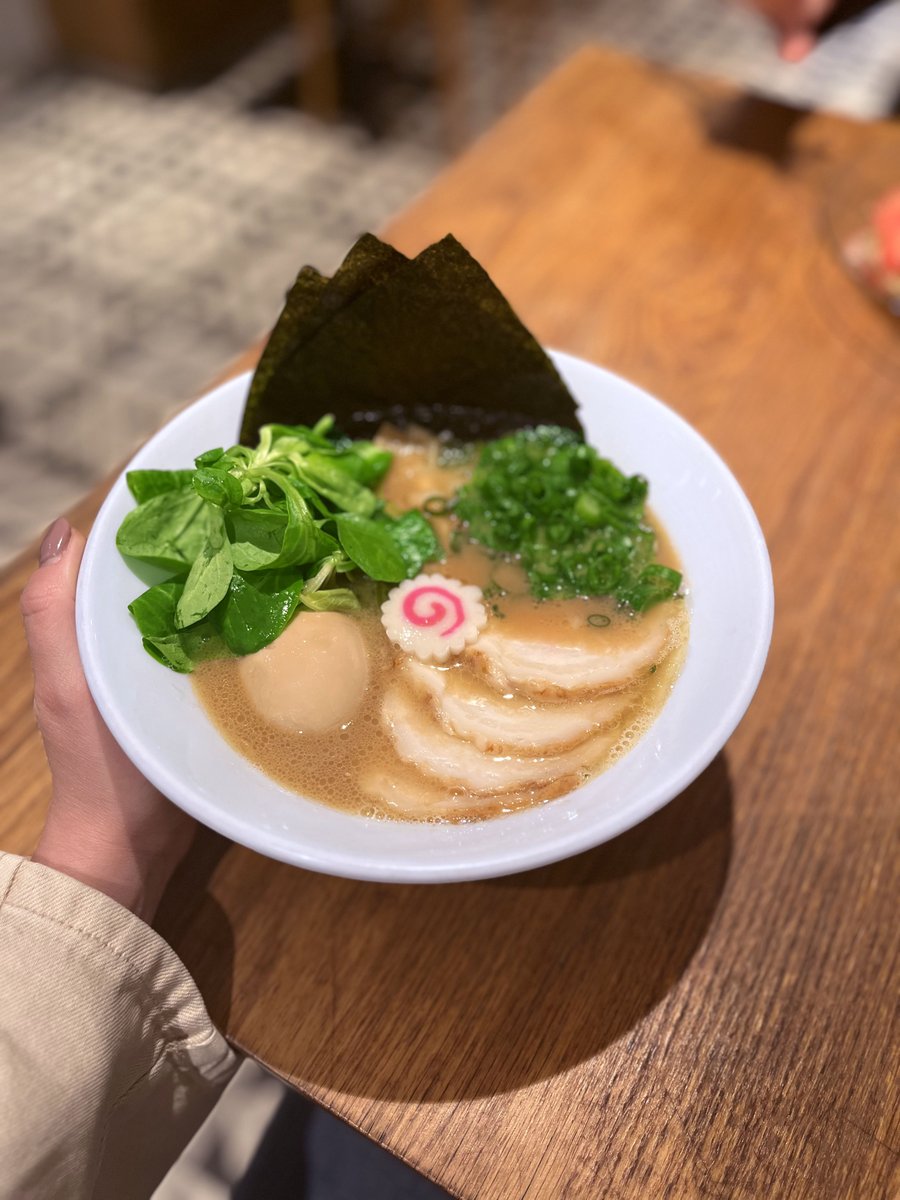 Ramen d'hiver ❄️🍜

Découvrez nos ramen de saison❤️‍🔥

📍Louvre 🍜Miso Tantanmen

📍République 🍜 Tori Miso

📍Bastille 🍜 Shoyu Tonkotsu

📍Saint-Germain 🍜 Gyokai Miso Tonkotsu
#ramenspeciaux #japonaisparis #ippudoparis #ramenlovers #ramenparis #misoramen #ippudo #miso