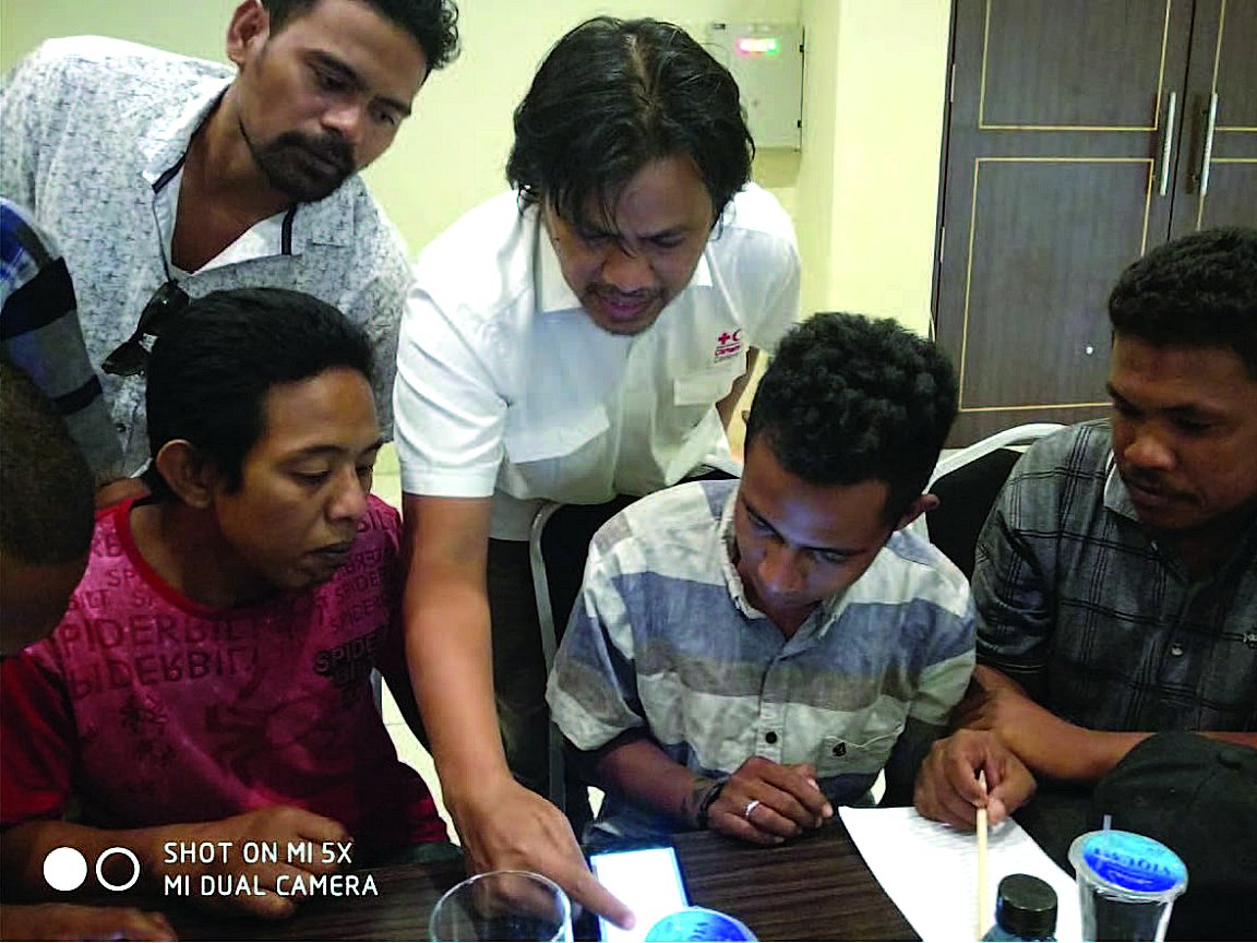 Climate Centre (@rcclimate) on Twitter photo .<a href="/RCClimate/">Climate Centre</a> issues new edition of brief for National Societies on working with National Meteorological & Hydrological Services; <a href="/PfRIndonesia/">PfR Indonesia</a> file pic, Red Cross adviser helps fishing community in Nusa Tenggara Timur interpret maritime weather forecast - bit.ly/4h5tIyV .<a href="/RCClimate/">Climate Centre</a> issues new edition of brief for National Societies on working with National Meteorological & Hydrological Services; <a href="/PfRIndonesia/">PfR Indonesia</a> file pic, Red Cross adviser helps fishing community in Nusa Tenggara Timur interpret maritime weather forecast - bit.ly/4h5tIyV