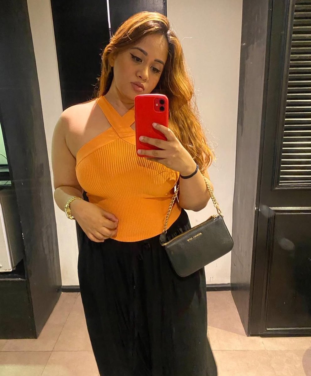 Ruvinaa2's tweet photo. Not just a snack, I'm the whole damn meal 🍽️ https://t.co/J49XoZpQw1