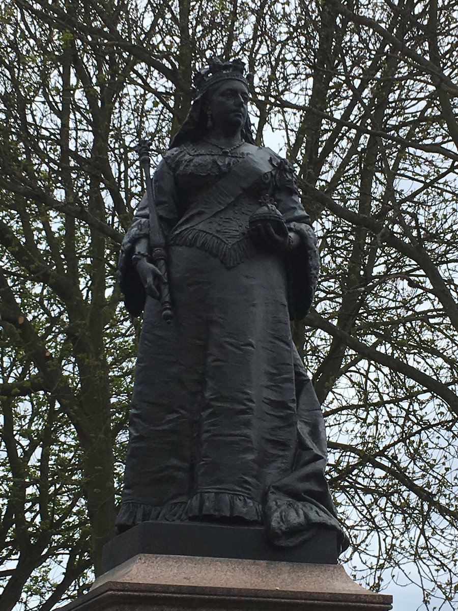RoyalsOther's tweet image. There are more statues of Queen Victoria than of other British Monarch, commissioned before and after her death. One of my favourites is the one in Scarborough by Charles Bell Birch, unveiled by Princess Beatrice in 1903. Beautiful statue in a glorious setting.