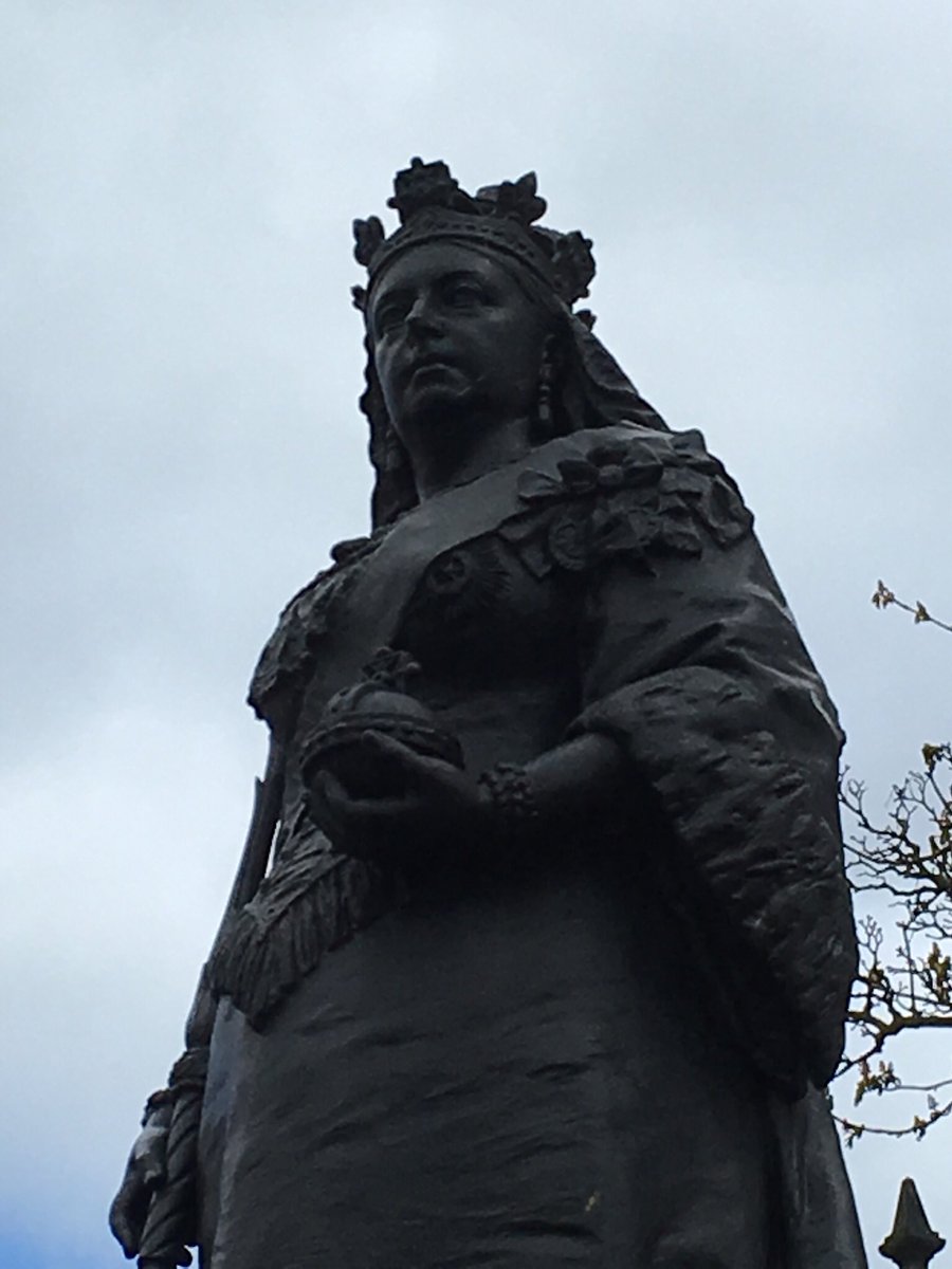 RoyalsOther's tweet image. There are more statues of Queen Victoria than of other British Monarch, commissioned before and after her death. One of my favourites is the one in Scarborough by Charles Bell Birch, unveiled by Princess Beatrice in 1903. Beautiful statue in a glorious setting.