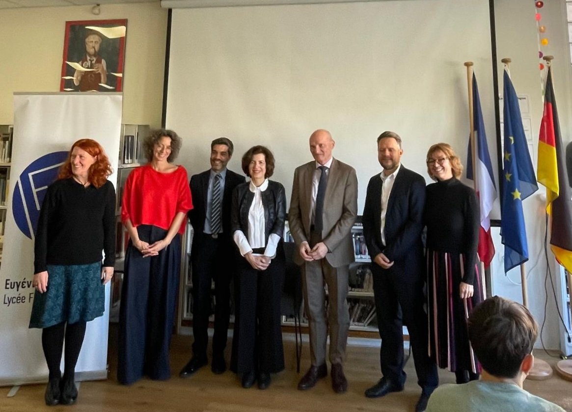 Pour la journée franco-allemande, les ambassadeurs de 🇫🇷 et d'🇩🇪 ont échangé avec des élèves du <a href="/LFHAthenes/">LFHAthenes</a> et de l'Ecole allemande sur ce jalon historique qui, en rapprochant nos deux pays et en contribuant à la paix, reste un facteur clé pour l'avenir de nos jeunesses.