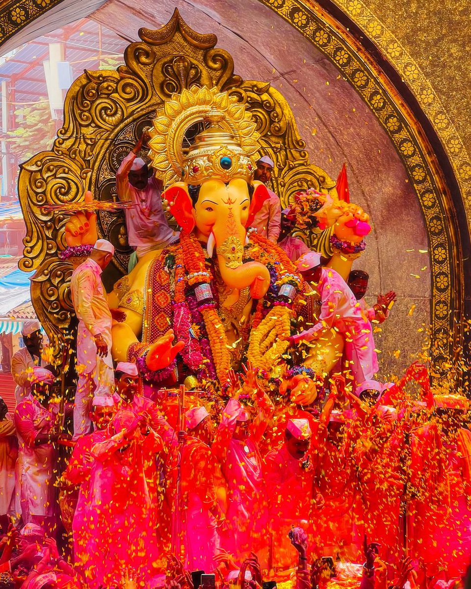 गणपति बप्पा मोरया मंगल मूर्ति मोरया 
जय श्री गणेश