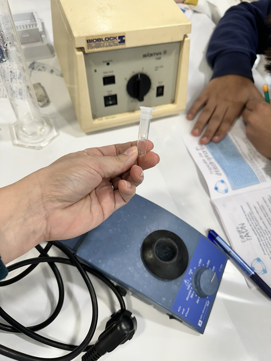 Atelier scientifique Imagine :
📝Apprendre à extraire l’ADN d’un être vivant sur la banane pour comprendre 
comment font les scientifiques dans leur labo avec les différentes solutions et manip.