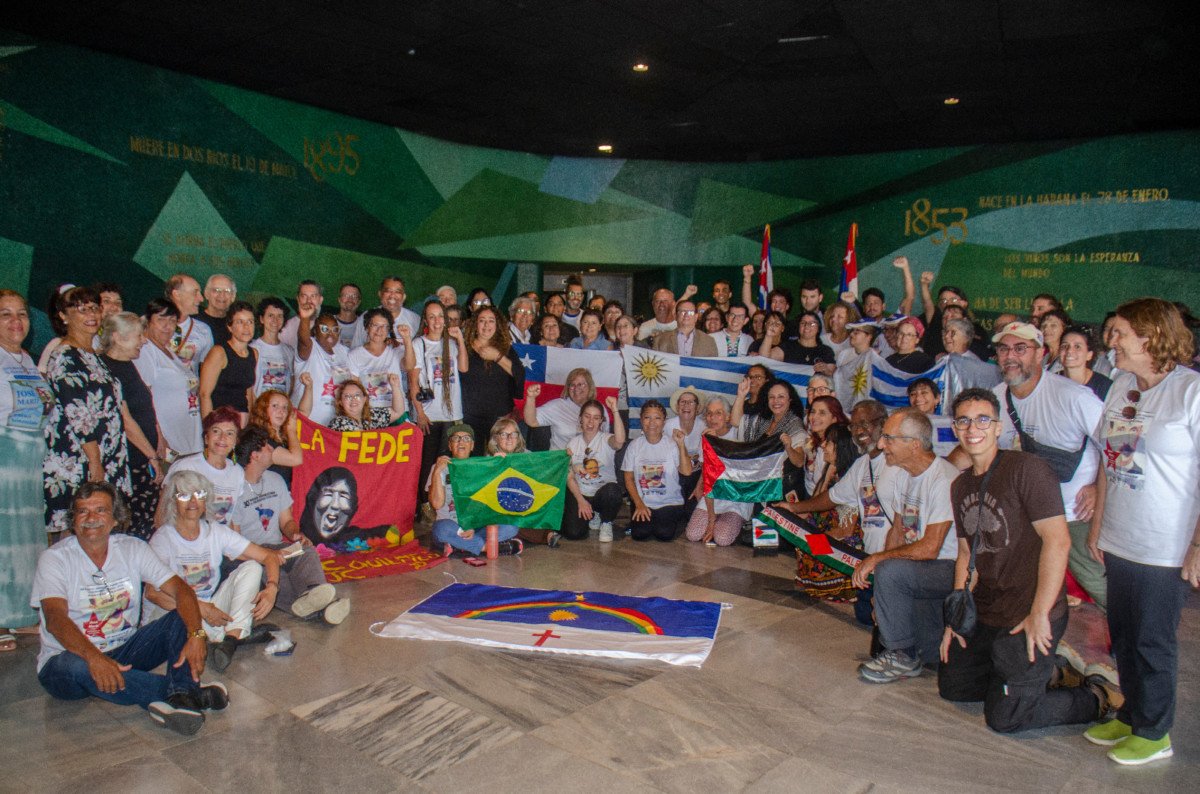 Brigadistas suramericanos condenan enérgicamente reinserción de Cuba en lista de países terroristas. #TumbaElBloqueo