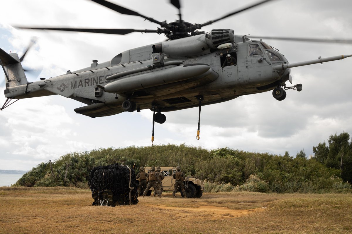 IIIMEF's tweet photo. #Marines with @3rdmlg conduct Helicopter Support Team training in order to enhance landing support specialists and pilots ability to transfer heavy equipment and supplies utilizing a #CH53E Super Stallion.
#SIF #USMC #ReadyandCapable #Helicopter #Okinawa #FreeAndOpenIndoPacific https://t.co/3dhHUux2z2